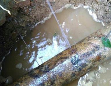 建昌楼顶渗水维修公司分享下地暖漏水的原因及检测方法。